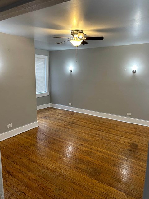 8021-8023 S Maryland Ave 2-3 Beds Apartment for Rent - Photo Gallery 3