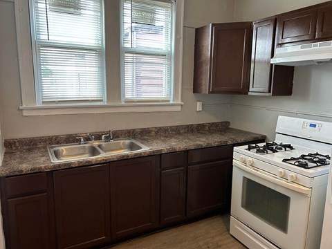 7356-7358 S Eberhart Ave 1-2 Beds Apartment for Rent - Photo Gallery 3