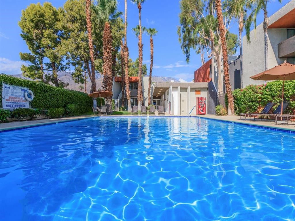 the swimming pool at the resort at longboat key club