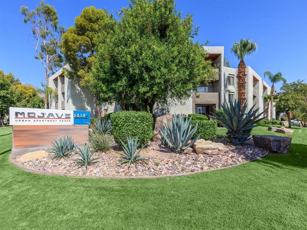 a round lawn with a sign in front of a building