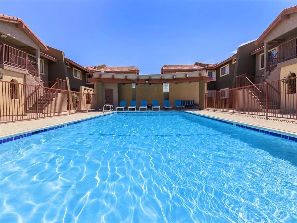 the swimming pool at the villas at blue springs