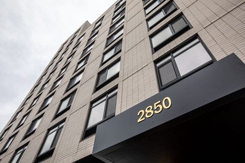 A building with the number 2850 on the front.