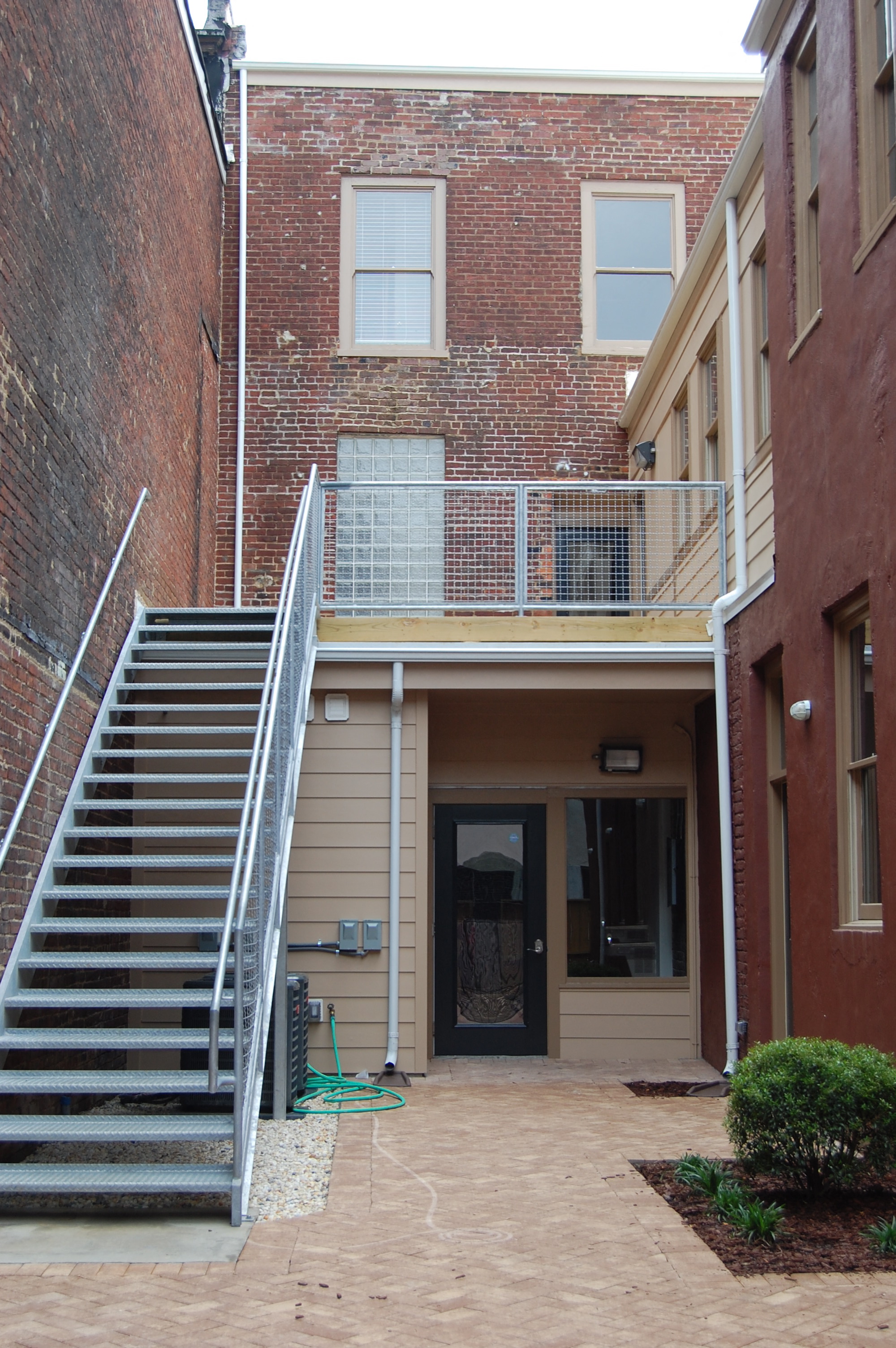 the stairway up to the front door of an apartment building