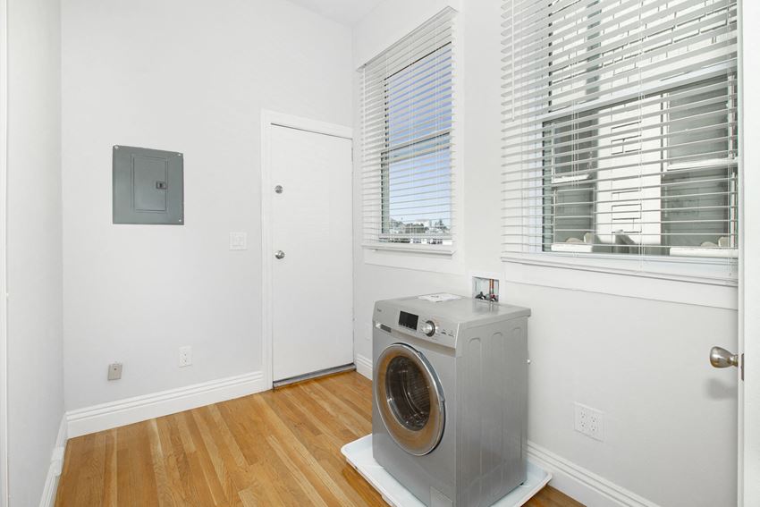 3272 MISSION Apartments
