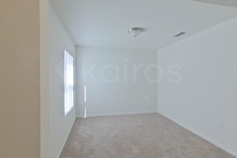 924 Sanford  Ln 4 Beds Apartment for Rent