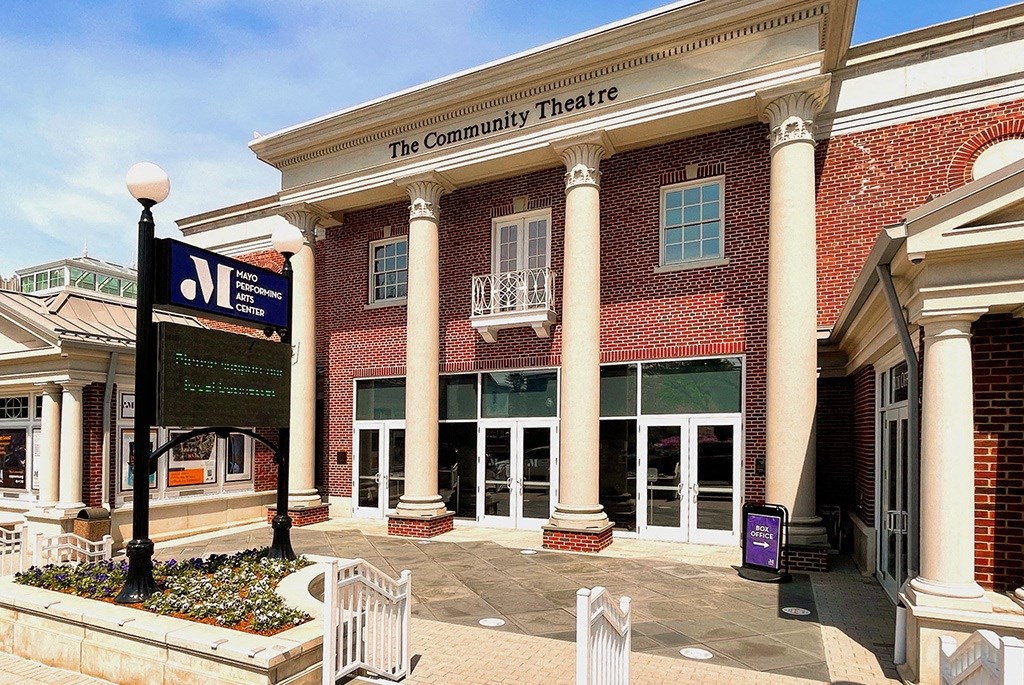 Downtown Morristown 10 minutes away