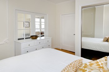 645 Stockton Street Studio-3 Beds Apartment for Rent - Photo Gallery 31