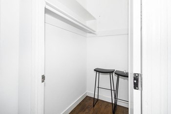645 Stockton Street Studio-3 Beds Apartment for Rent - Photo Gallery 7
