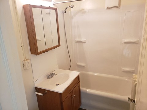 1321 E 1st St Studio-1 Bed Apartment for Rent - Photo Gallery 5