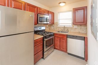 113 Walnut Street 1-2 Beds Apartment for Rent