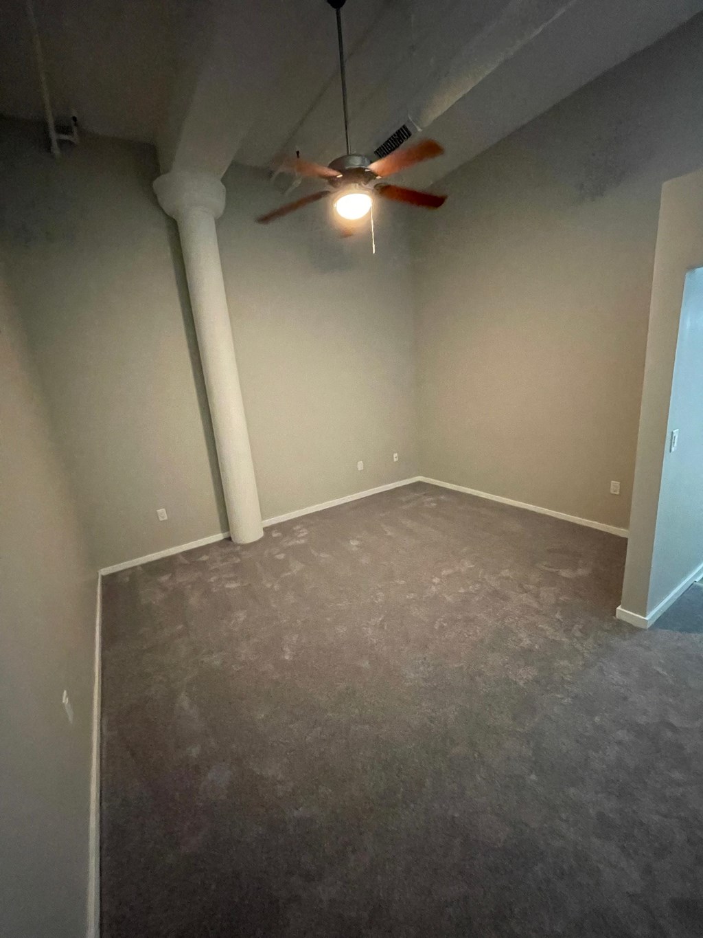 a empty room with a ceiling fan