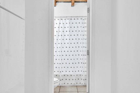 522 Northeast 78th Street 1 Bed Apartment for Rent - Photo Gallery 19