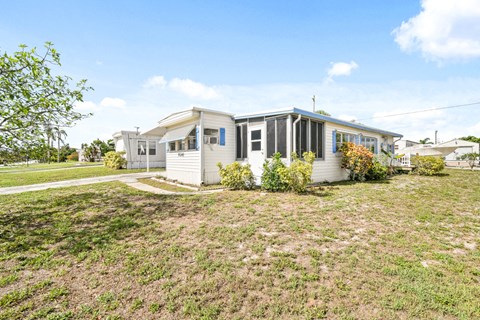 a group of mobile homes sitting in a grassy yard