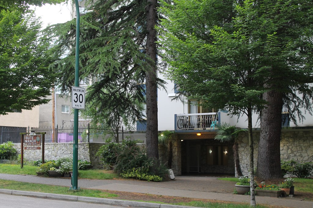 A building with a sign that says 30 on it.