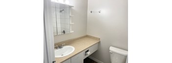 Studio, 1 Bathroom
