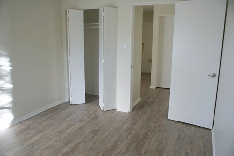 3300 Oak Street Studio-2 Beds Apartment for Rent - Photo Gallery 7