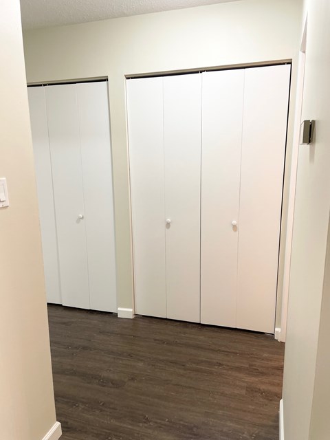 3300 Oak Street Studio-2 Beds Apartment for Rent - Photo Gallery 2