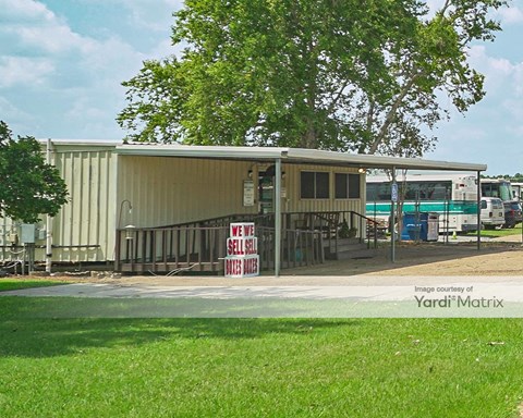 Storage Units for Rent available at 3360 NE Evangeline Thruway, Lafayette, LA 70507