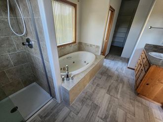 397 NW Douglas St                   (1139)