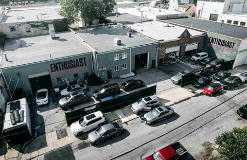 an aerial view of cars parked in front of a building