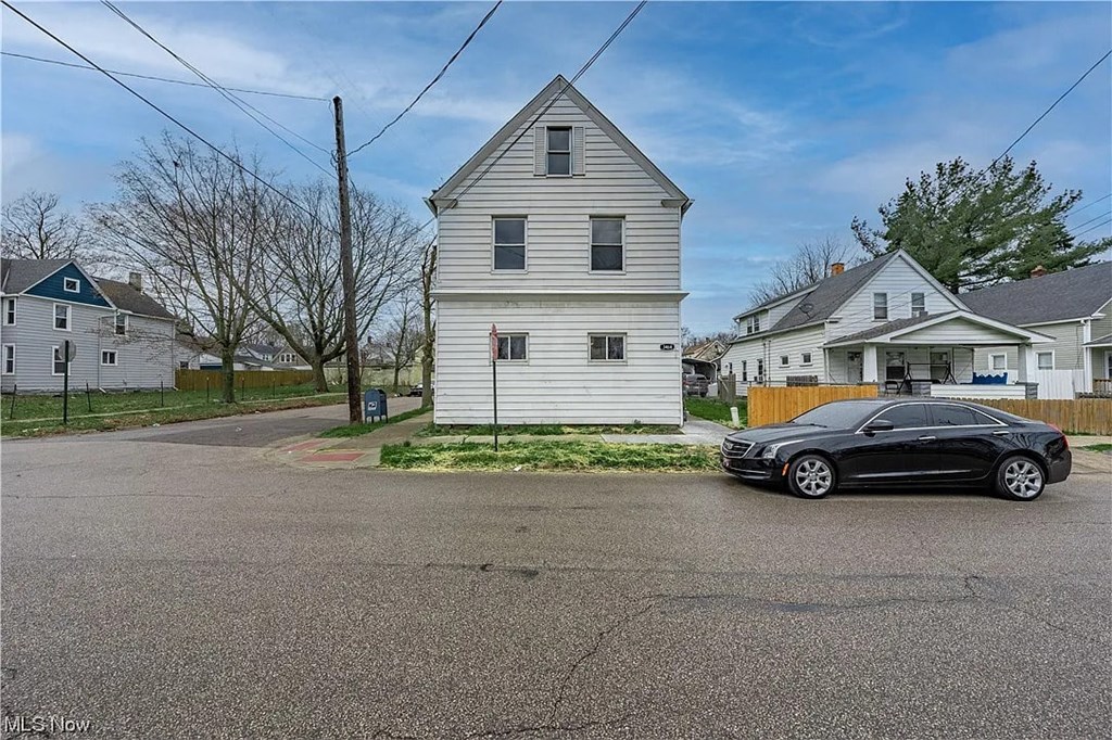 a car parked in front of a white house