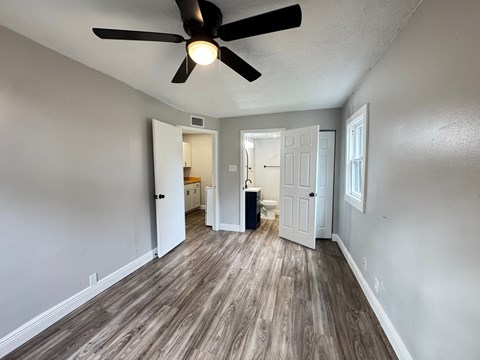 225 East 5th Street, Unit A 2 Beds House for Rent - Photo Gallery 16