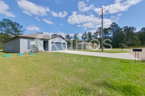 8833 N Vienna Dr 4 Beds Apartment for Rent