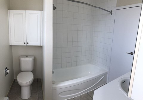 150 MacLaren St. Studio-2 Beds Apartment for Rent - Photo Gallery 6