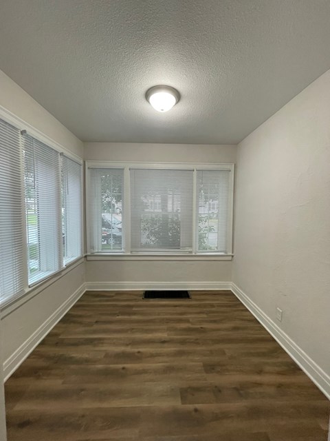 236 Kenilworth 3 Beds Apartment for Rent