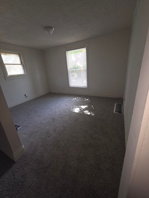 707 E Elm 2 Beds Apartment for Rent