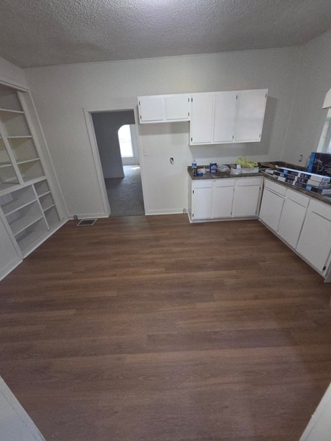 707 E Elm 2 Beds Apartment for Rent