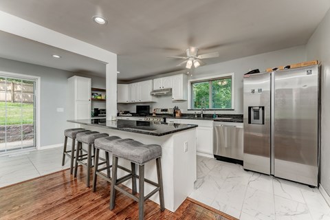 123 Hoffman Avenue 4 Beds Apartment for Rent