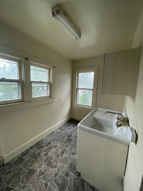 556 N McDonel old -do not use 1-2 Beds Apartment for Rent - Photo Gallery 6