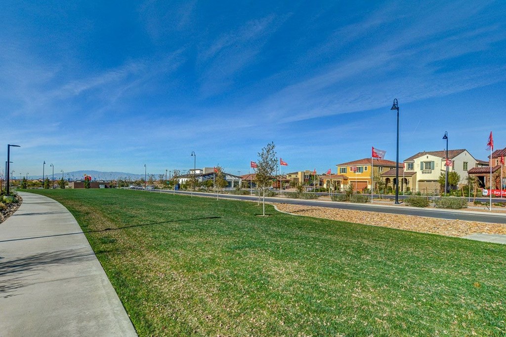 the preserve at ballantyne commons street view with grass