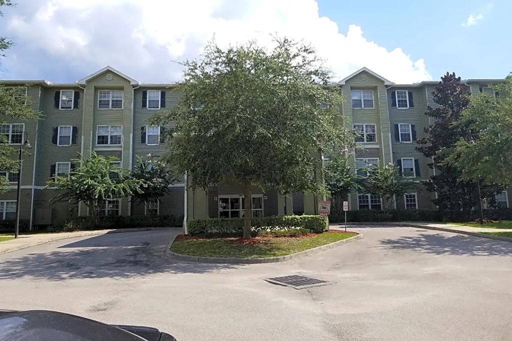 Exterior Madison Manor