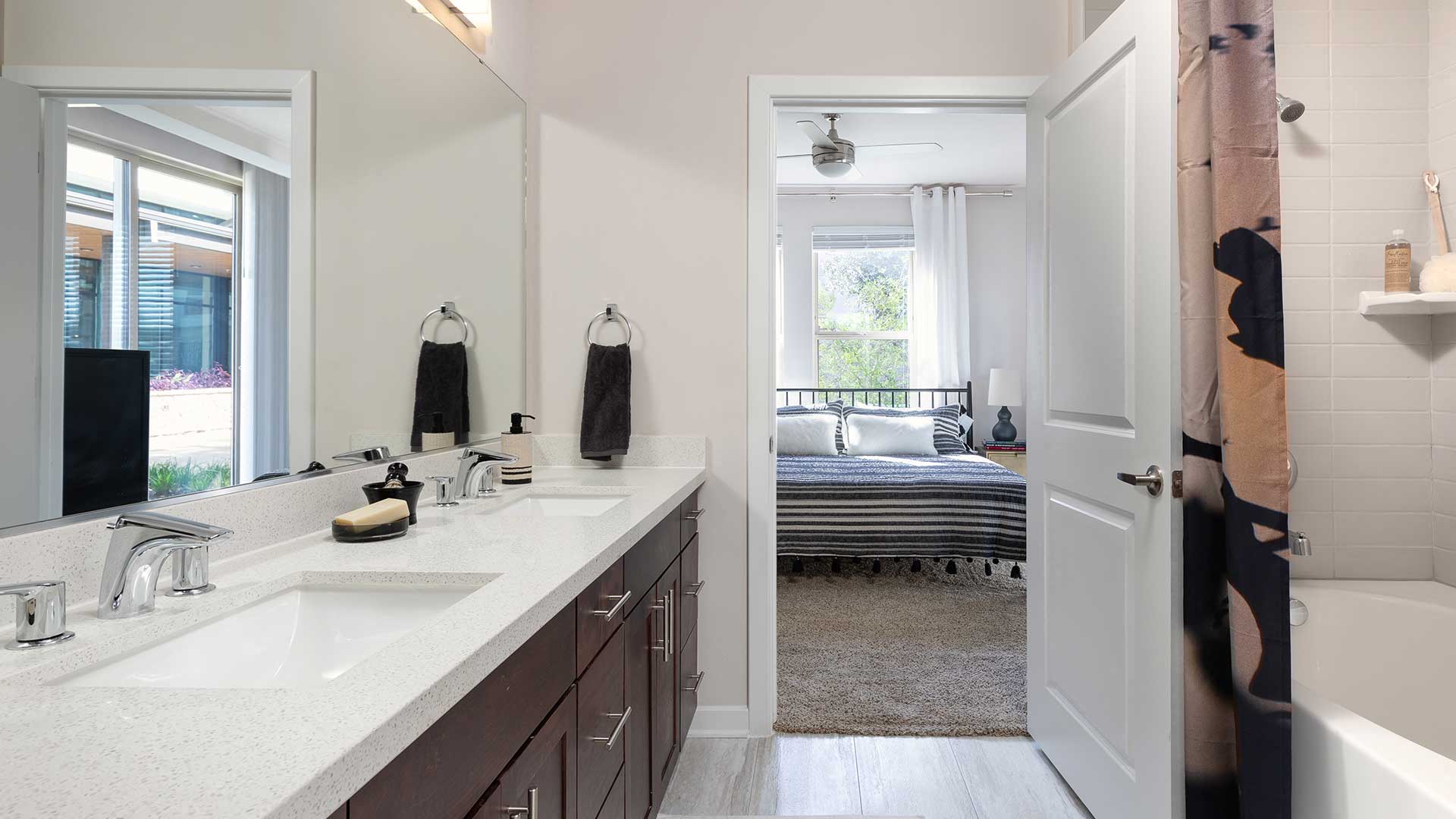 A bathroom with two sinks and a bathtub.