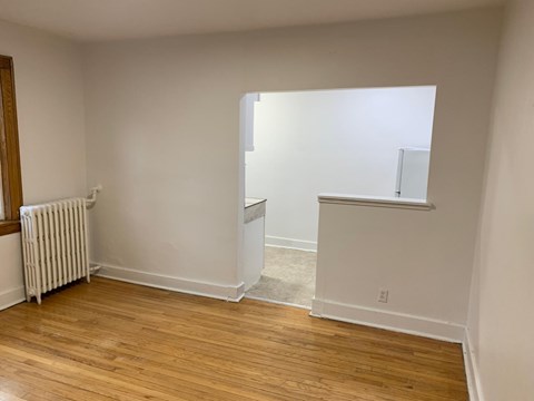 2405 Queen Street East 1-2 Beds Apartment for Rent - Photo Gallery 2