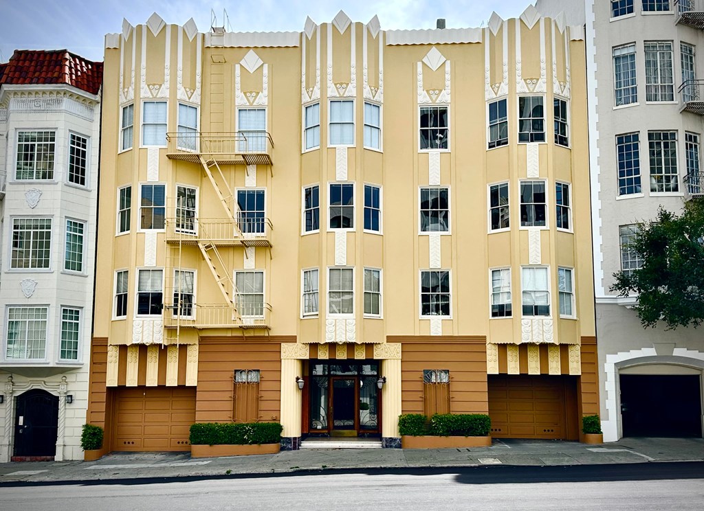 the building in which the hotel is located