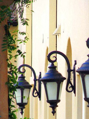 Villas at Kentwood exterior lighting 7430 Arizona Ave 2-3 Beds Apartment for Rent - Photo Gallery 3