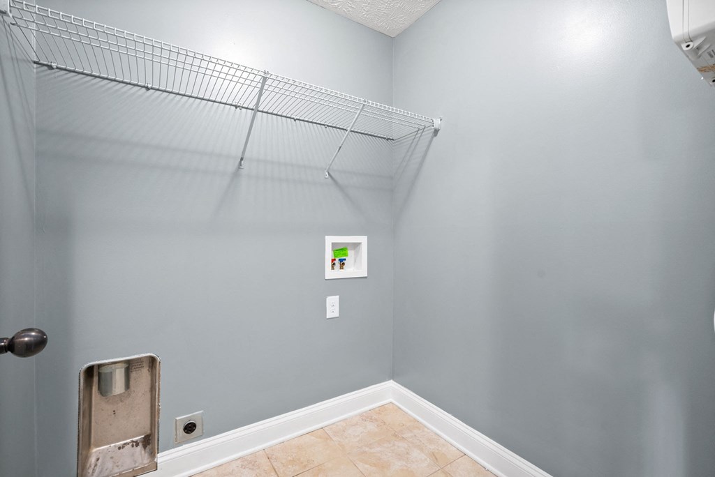 the walk in closet in the master bedroom has a wire shelf on the wall