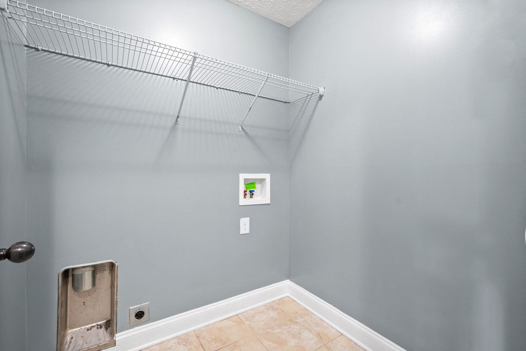 the walk in closet in this bedroom has a wire shelf on the wall