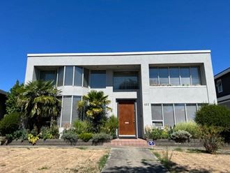 441 West 44Th Avenue 5 Beds Apartment for Rent