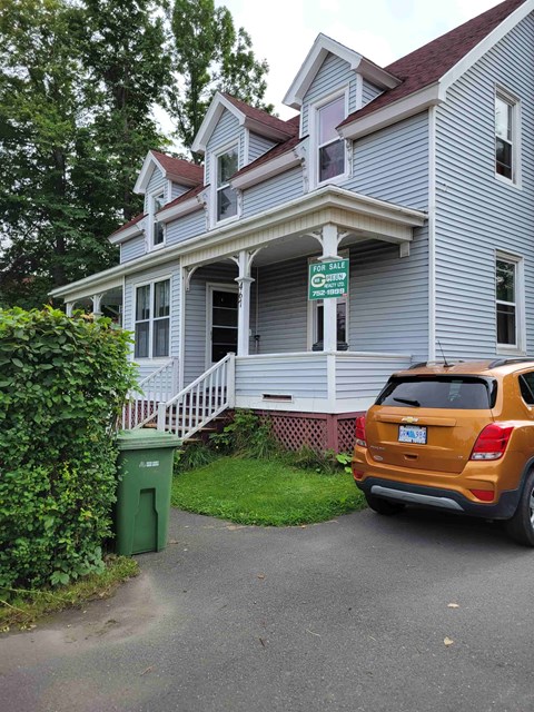 467 East River Road 2 Beds Apartment for Rent