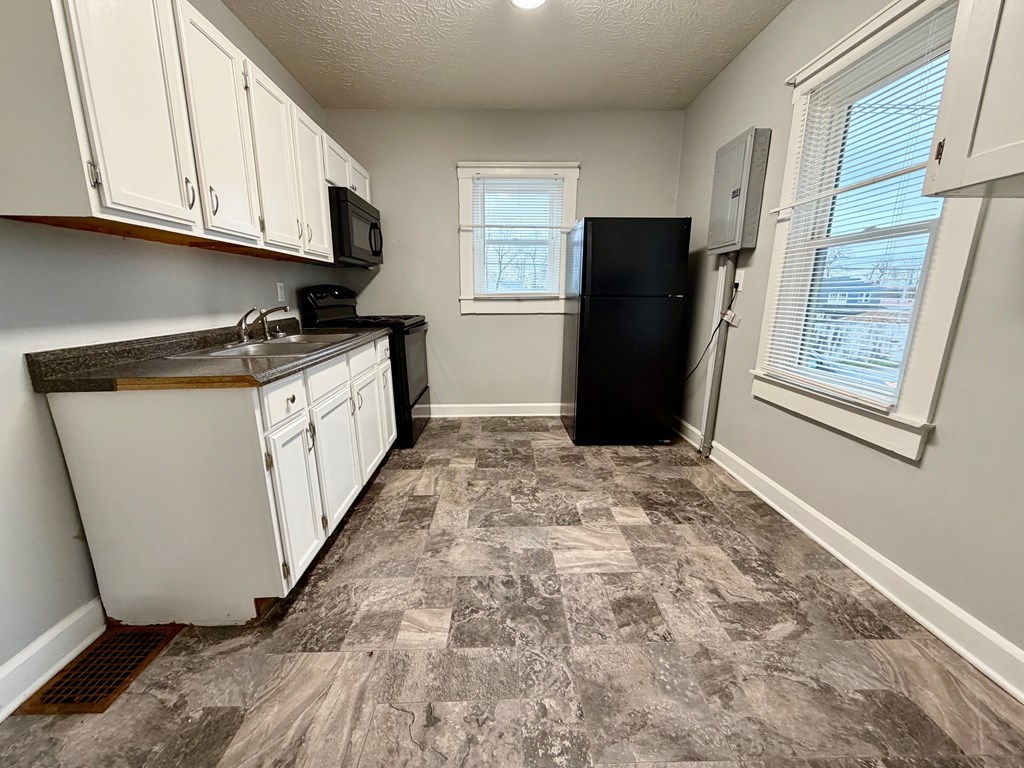 121 E 14th St. 1 Bed Apartment for Rent - Photo Gallery 4