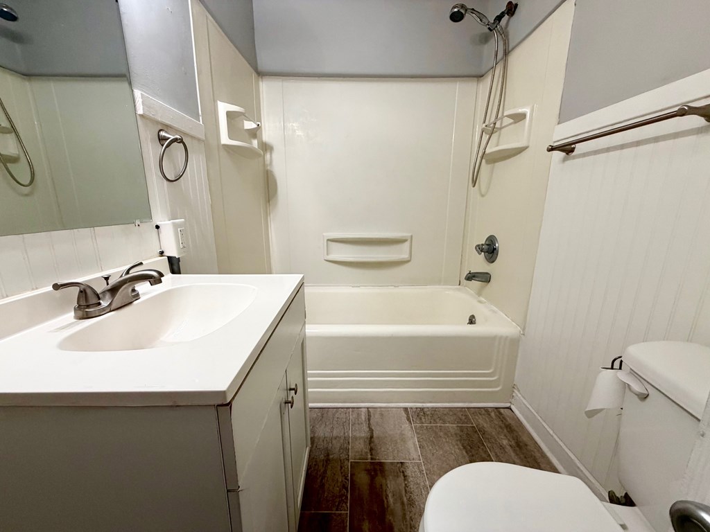 121 E 14th St. 1 Bed Apartment for Rent - Photo Gallery 2