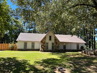 37 Mcgowan Dr 3 Beds Apartment for Rent