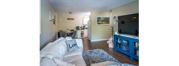 2 Bedrooms, 1 Bathroom