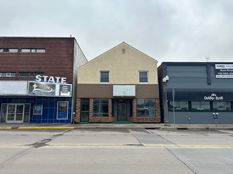 A building with a sign that says "STATE" on it.
