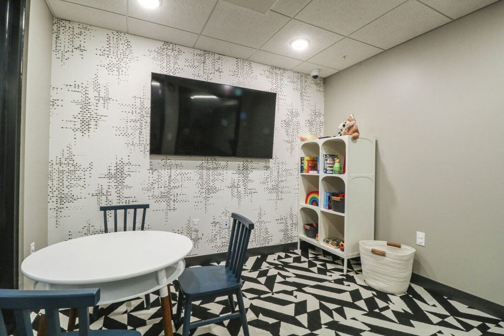 Dining Area at Vue at Bluestone, Duluth, MN