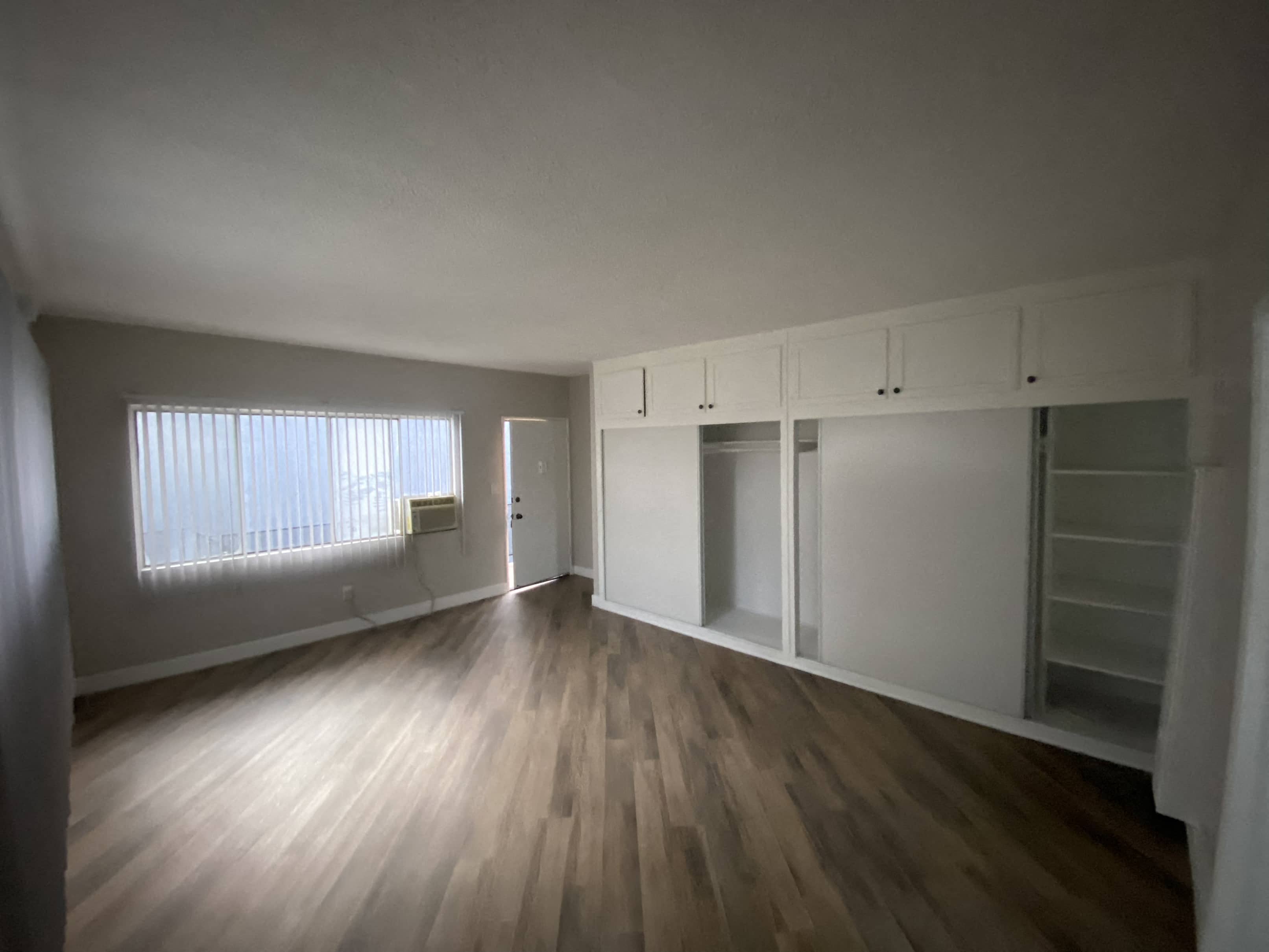 5434 Carlton Way 16 studio